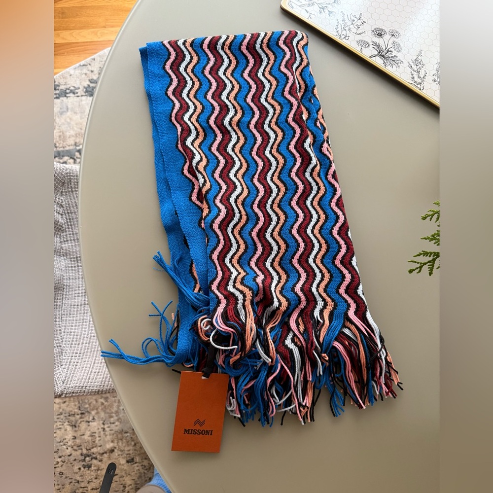NWT MISSONI Zigzag Patterned Scarf blue multi